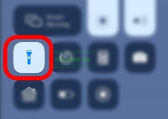 Turn on or Off the Flashlight on iPhone 13 Using the Control Center