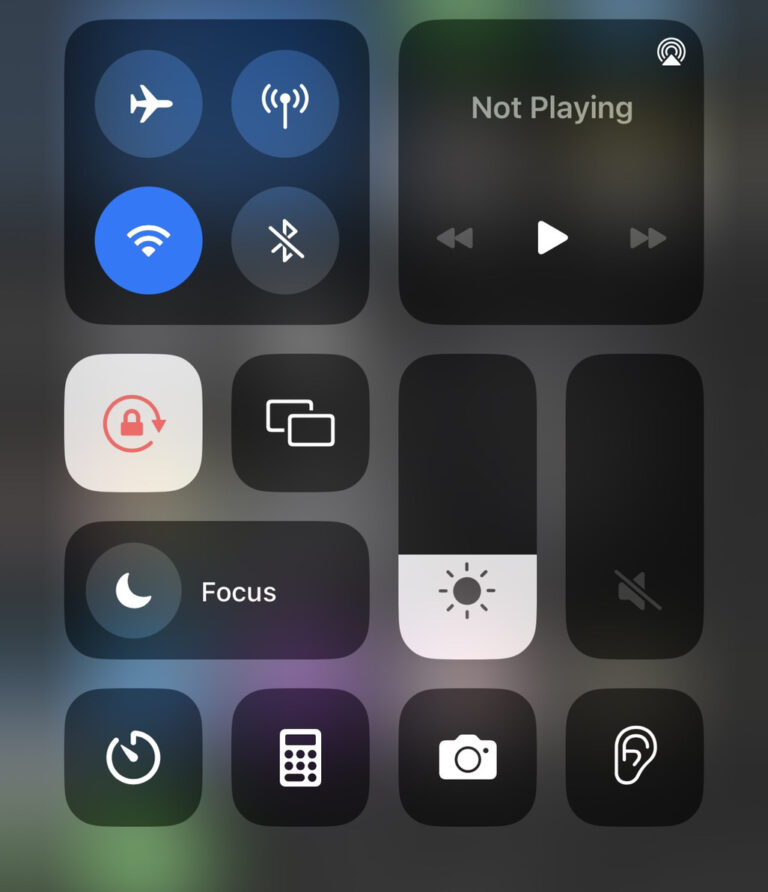 How To Remove Flashlight From Lock Screen On iPhone 14, 14 Pro, & 14